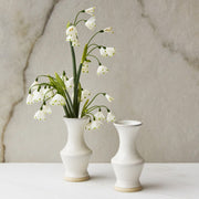 An ivory ceramic budvase.