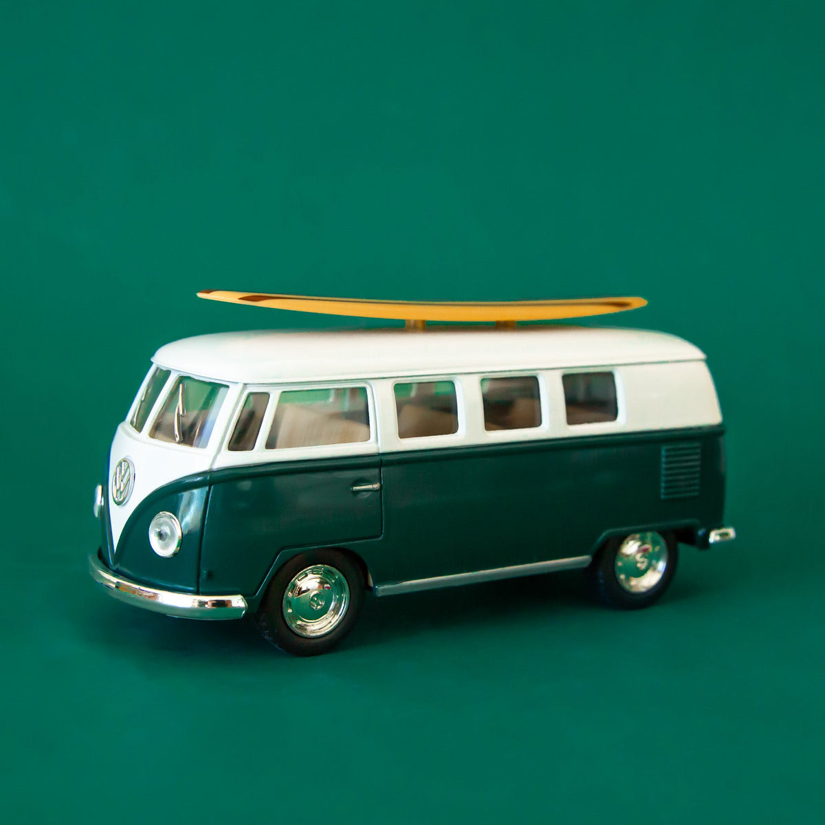 Classic Volkswagen Bus w/ Surfboard | Green – Pigment