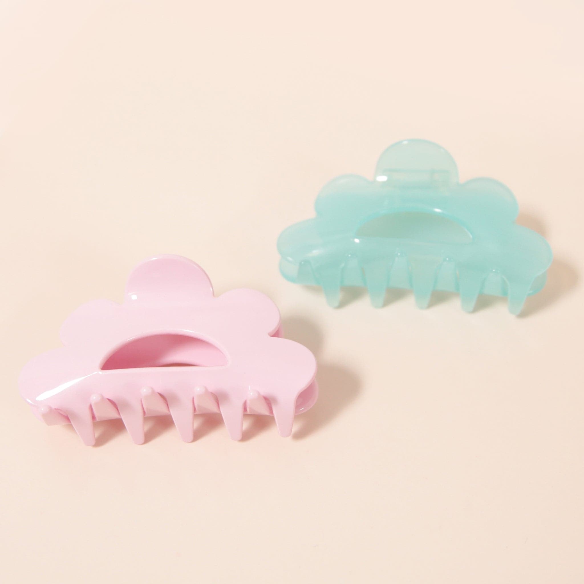 A lilac scalloped claw clip made of durable plastic.