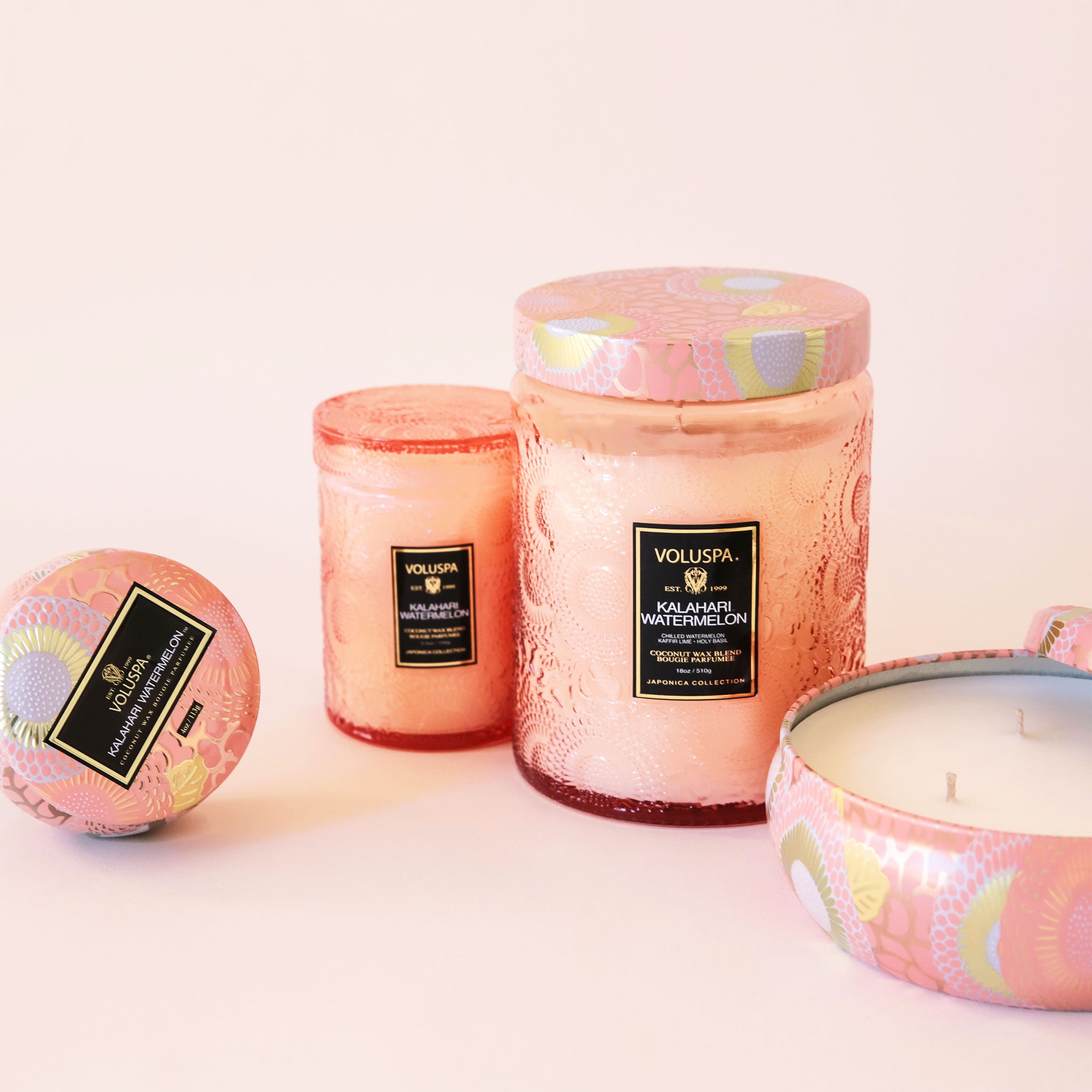 The Kalahari collection shown together with the Large Jar, small jar, 3-wick tin, and mini tin. Its colors are beautiful and the jar's glass distributes light in a romantic way.