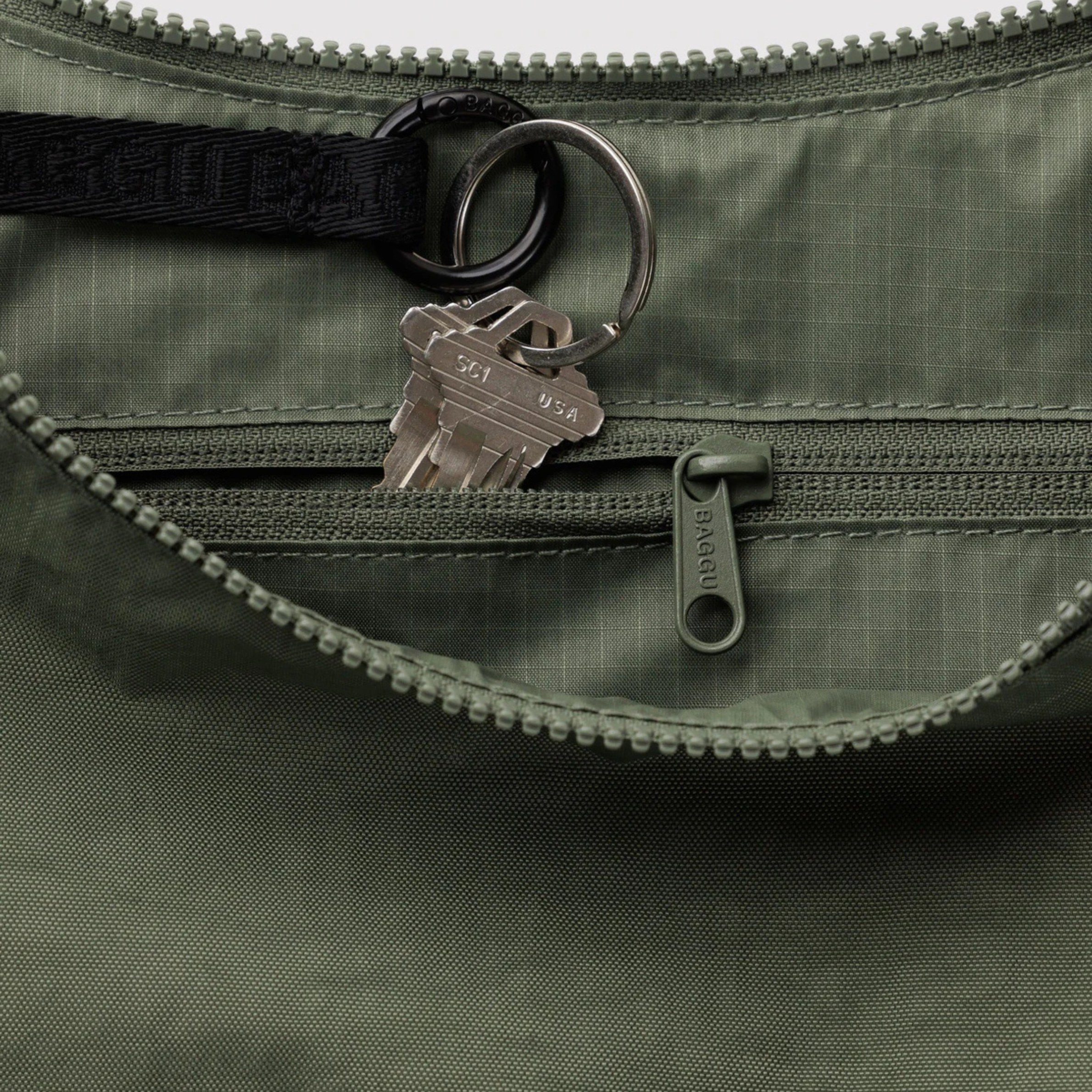 A green shoulder bag.
