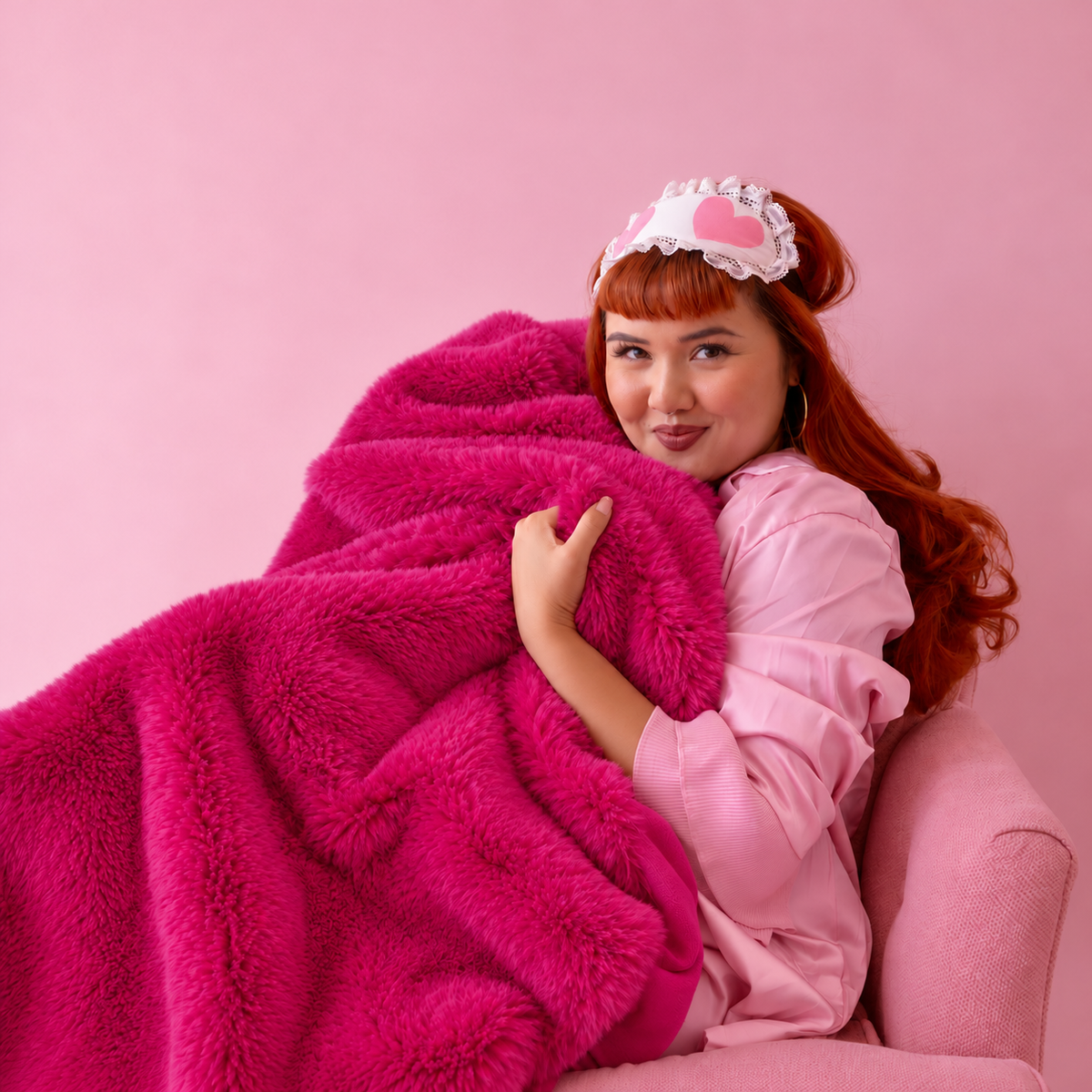 hot pink fur blanket with a tag that reads "bestie".