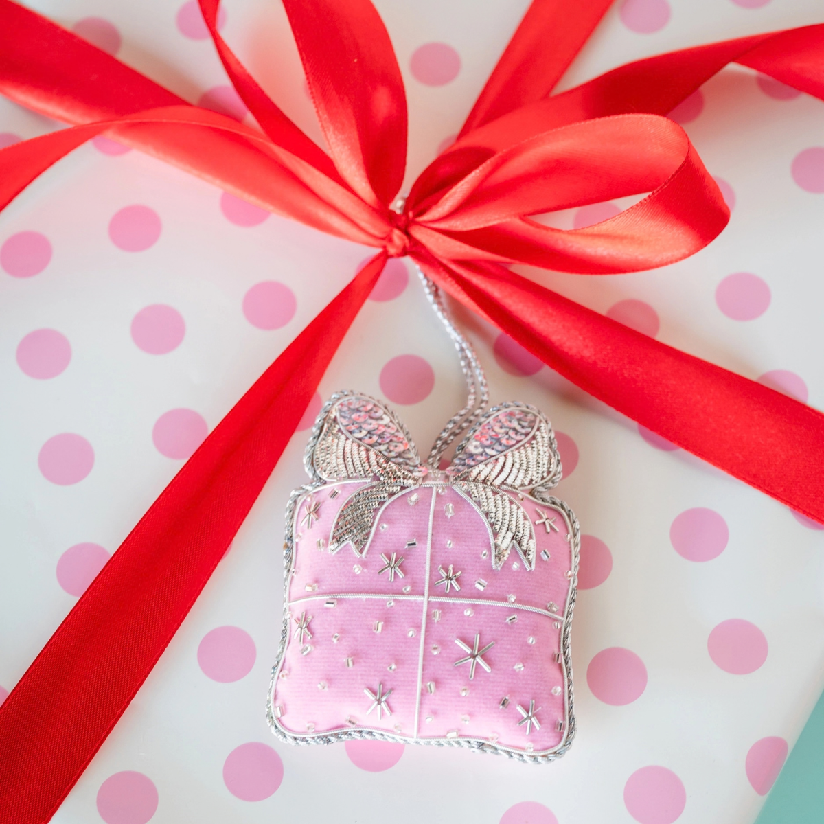 Pink_Present_Christmas_Ornament
