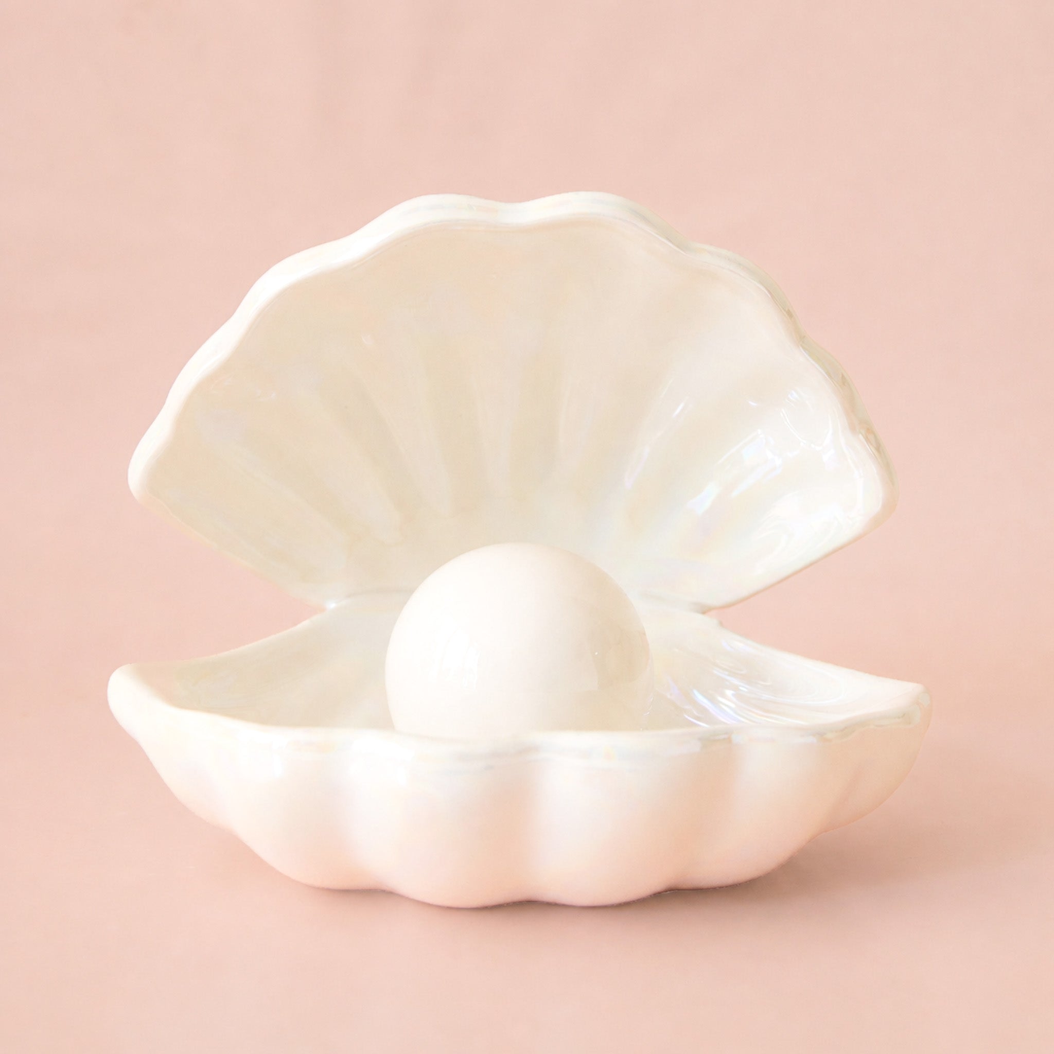 A shell and pearl shaped tiny light. 