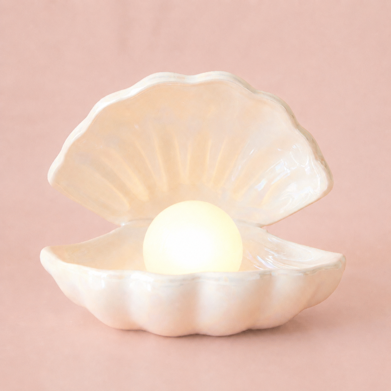 A shell and pearl shaped tiny light. 