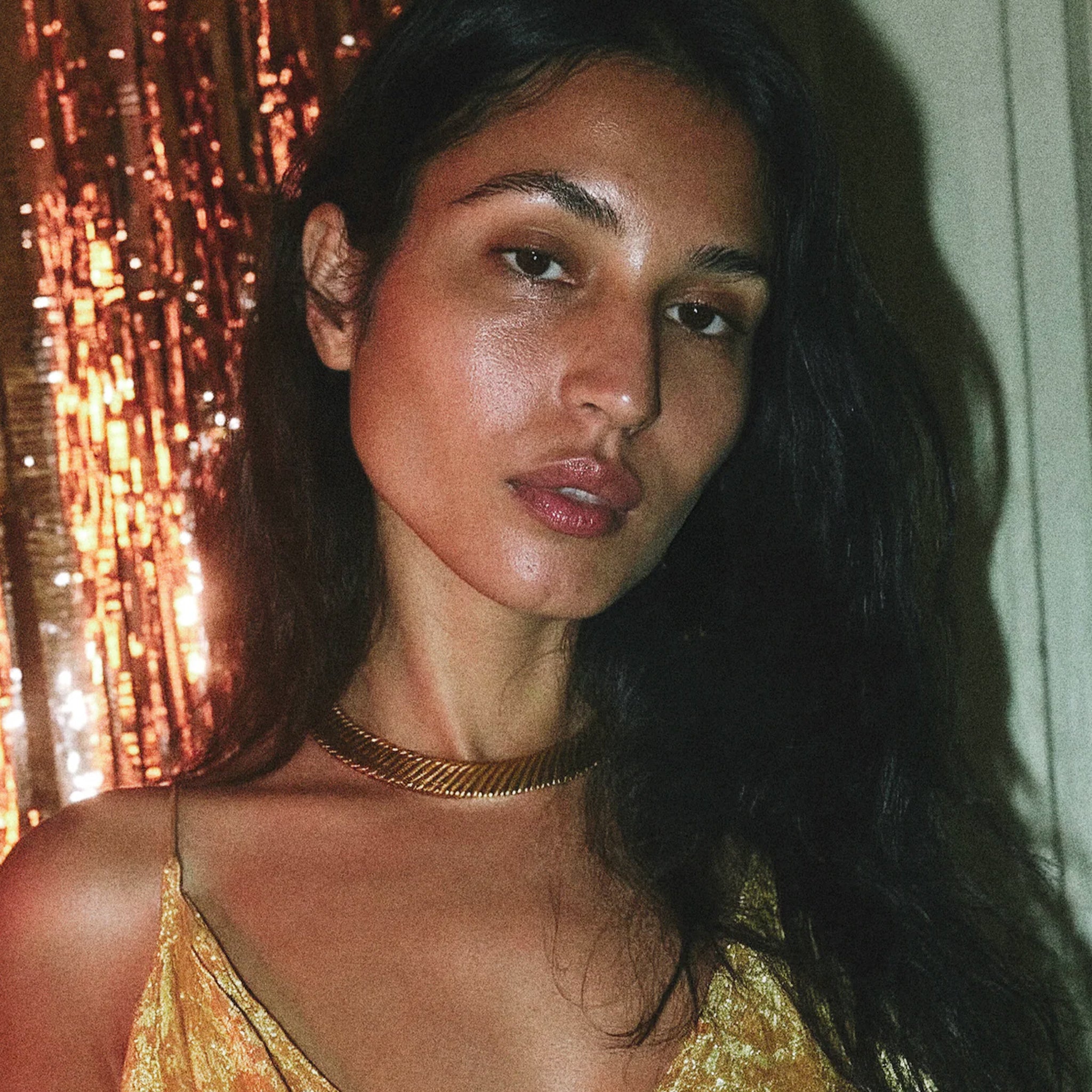 A herringbone chain chunky necklace. 