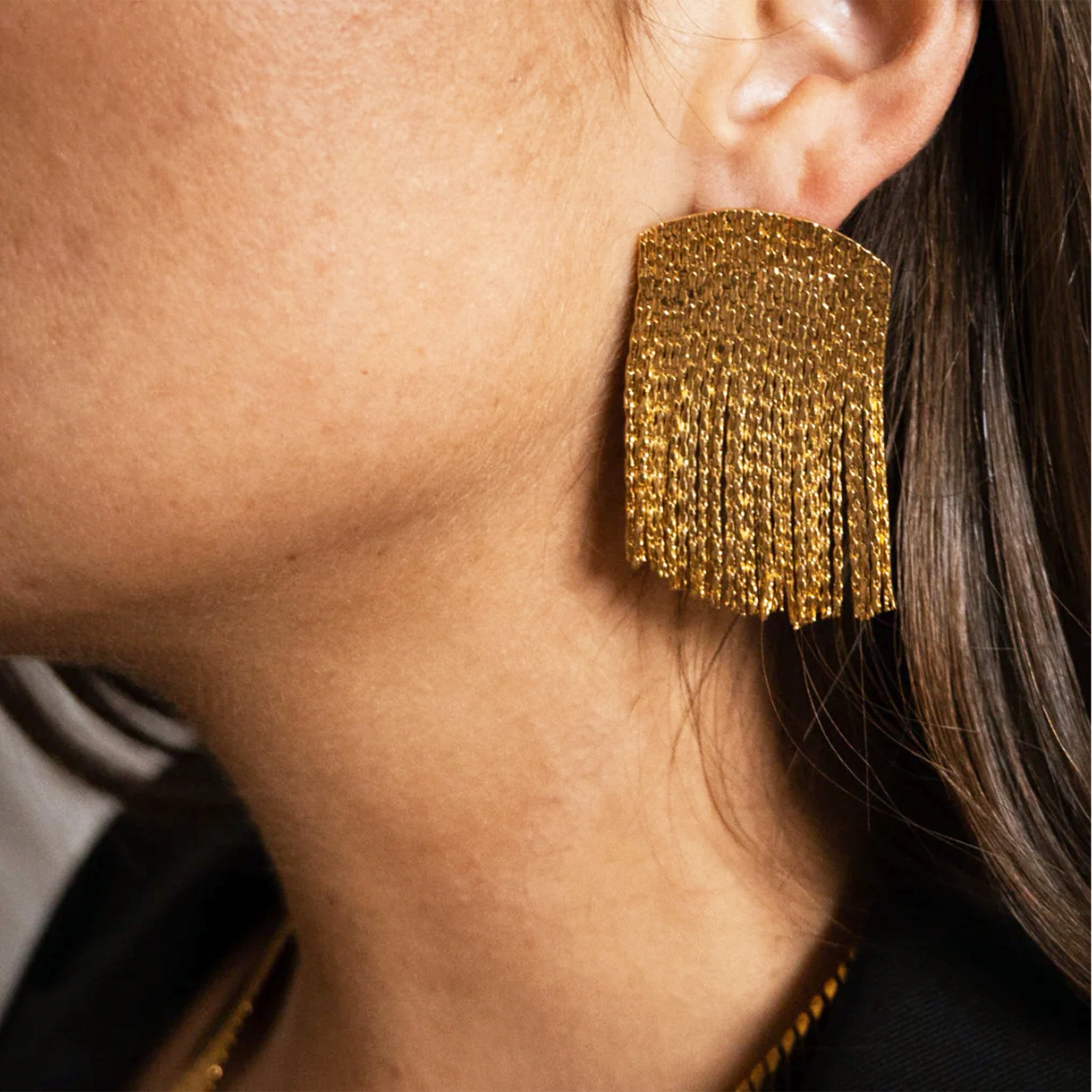 Chain fringe dangle earrings.
