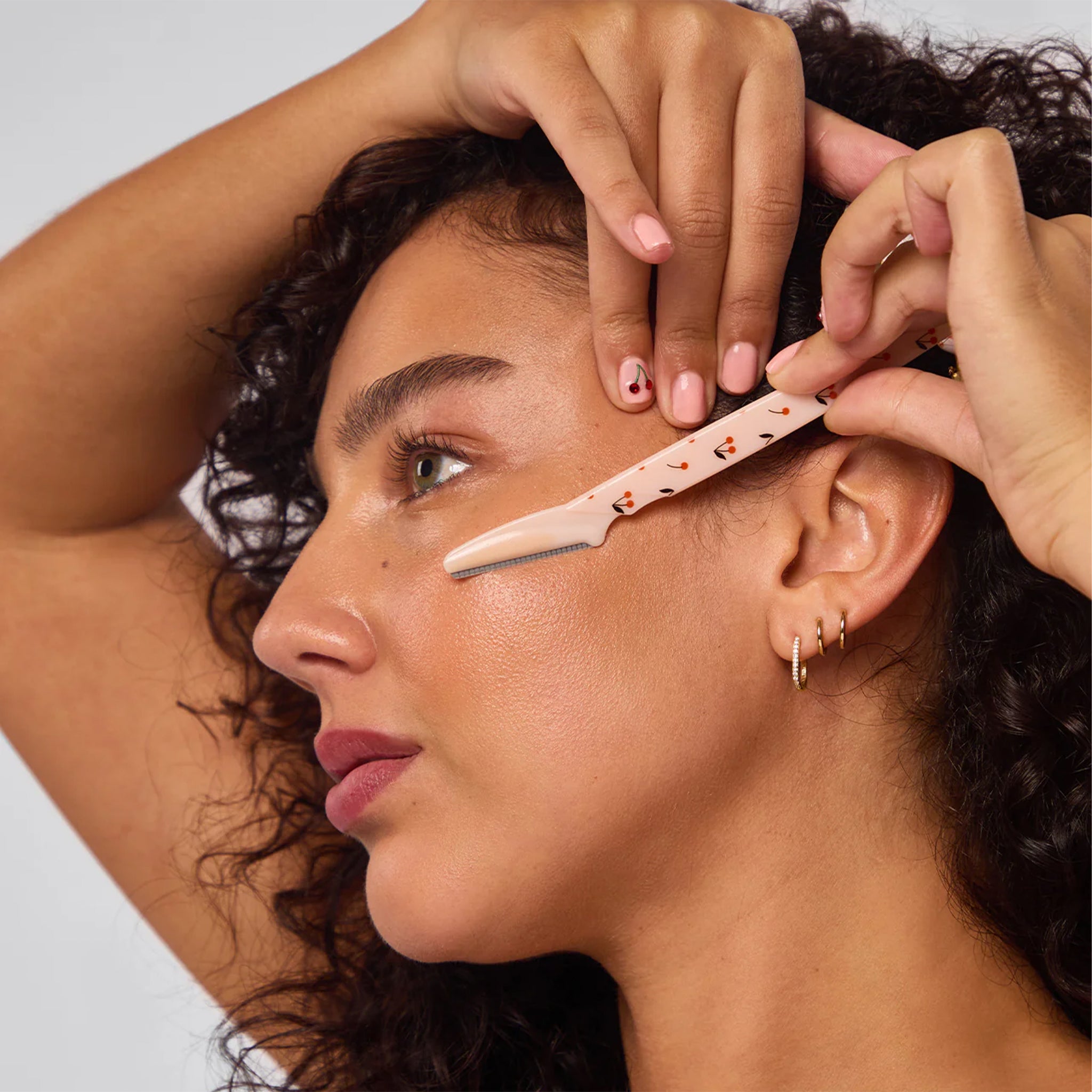 A pack of 6 face razors with cherry designs and pink and red ones.  "kitsch recycled plastic dermaplaners". 