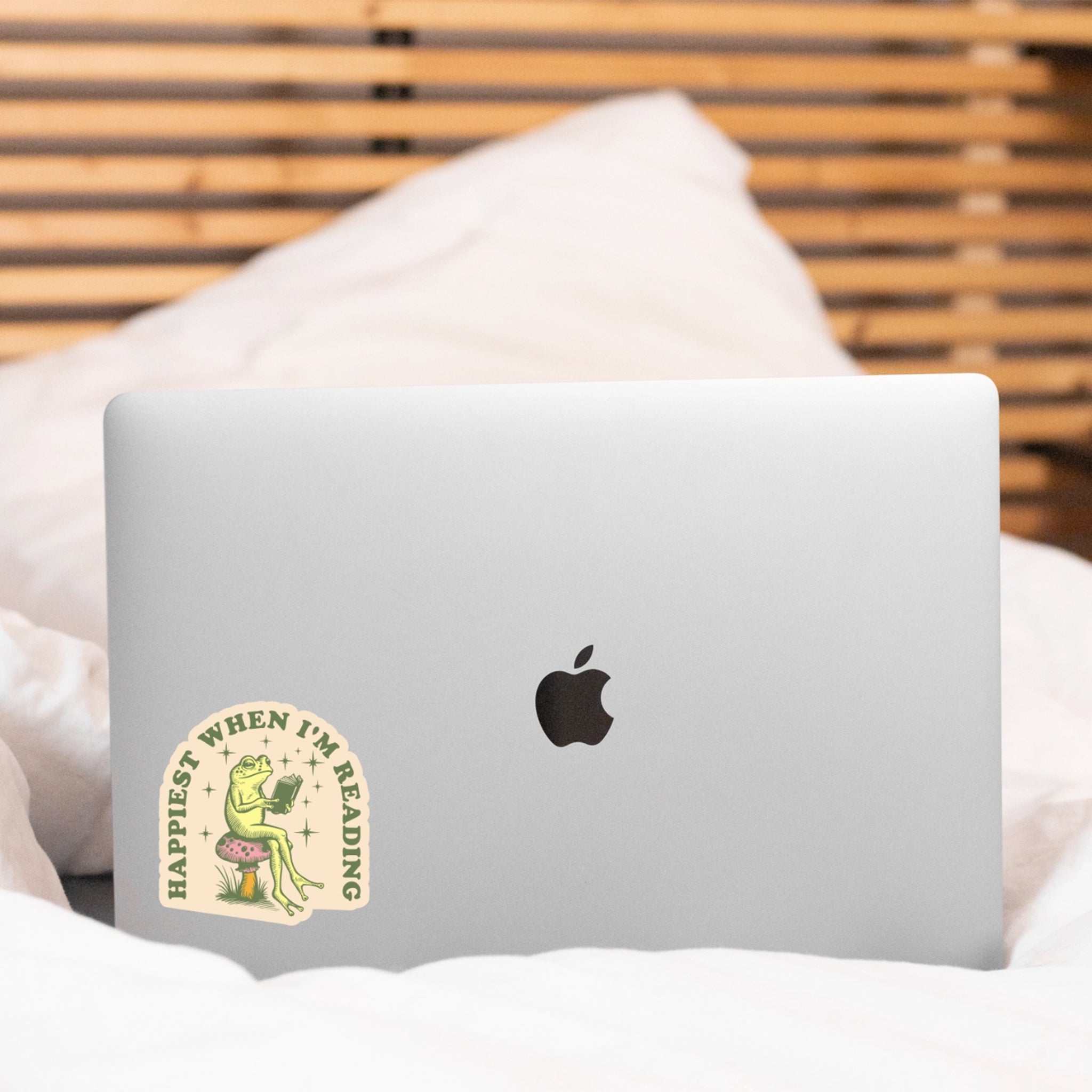"Happiest When I'm Reading" frog sticker. 