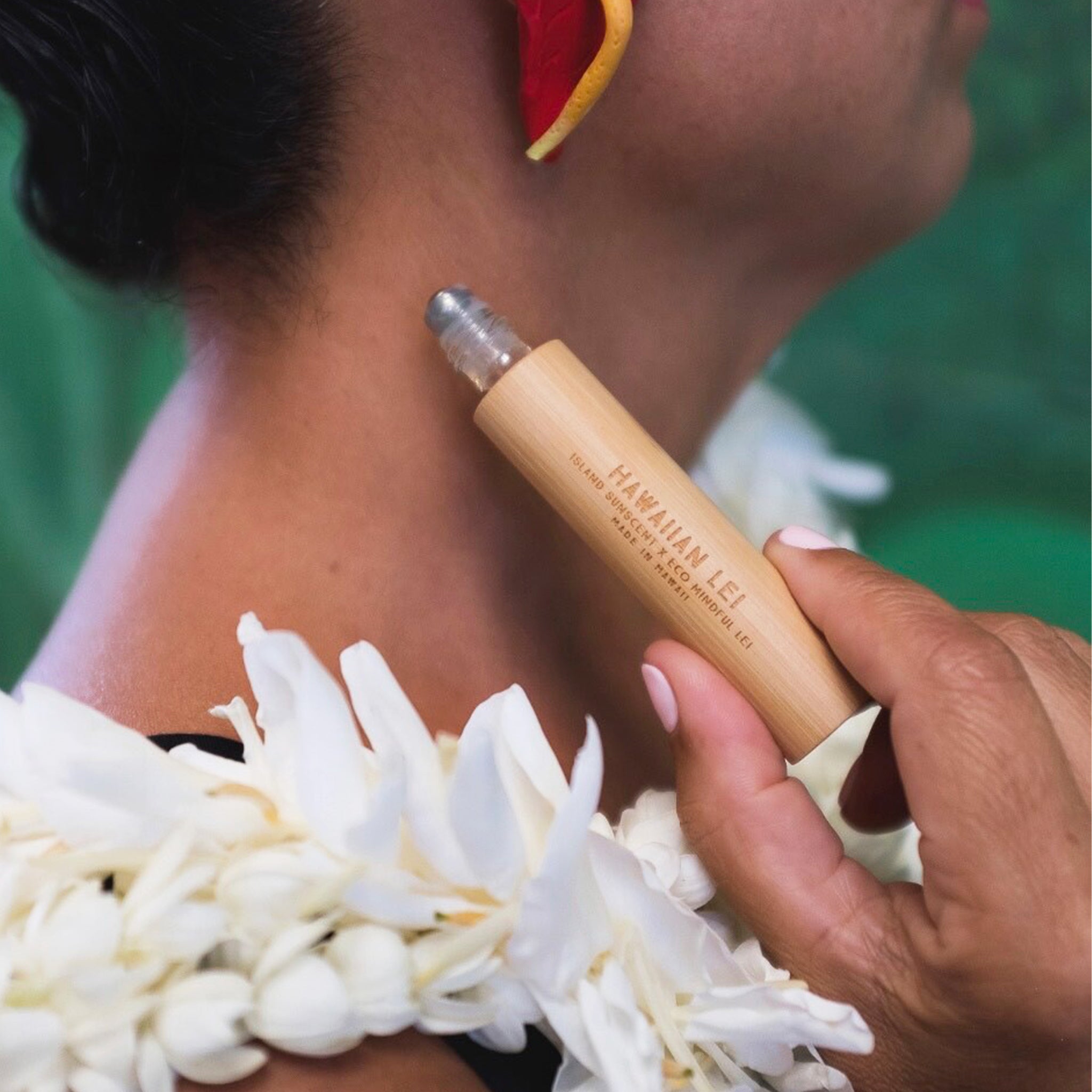 &quot;Hawaiian Lei&quot; on a wooden packaging travel spray perfume. 