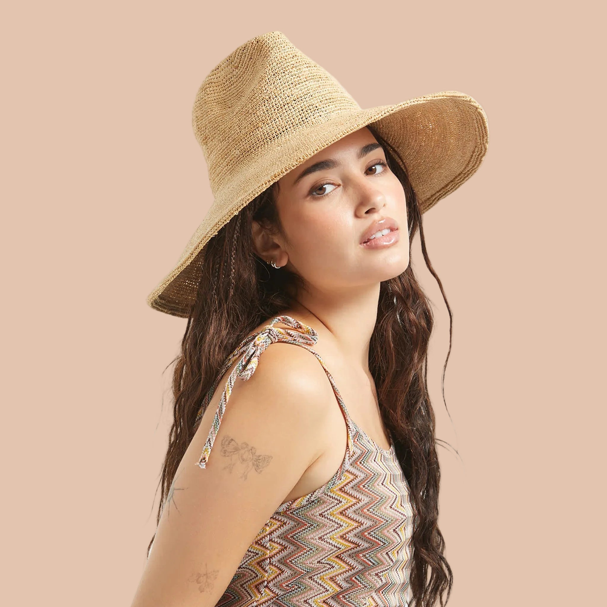 A tan straw foldable hat. 