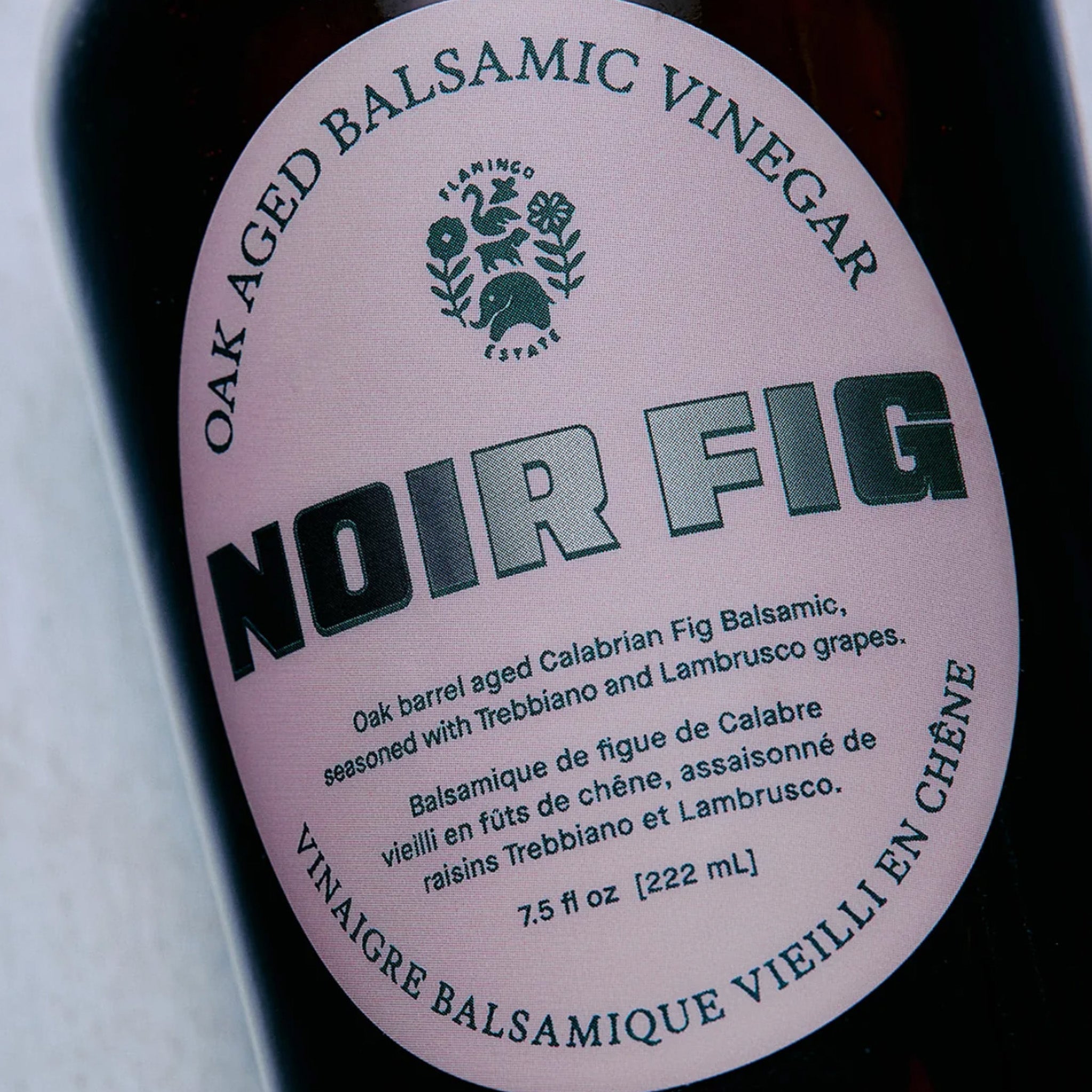 close up label of noir fig balsamic.