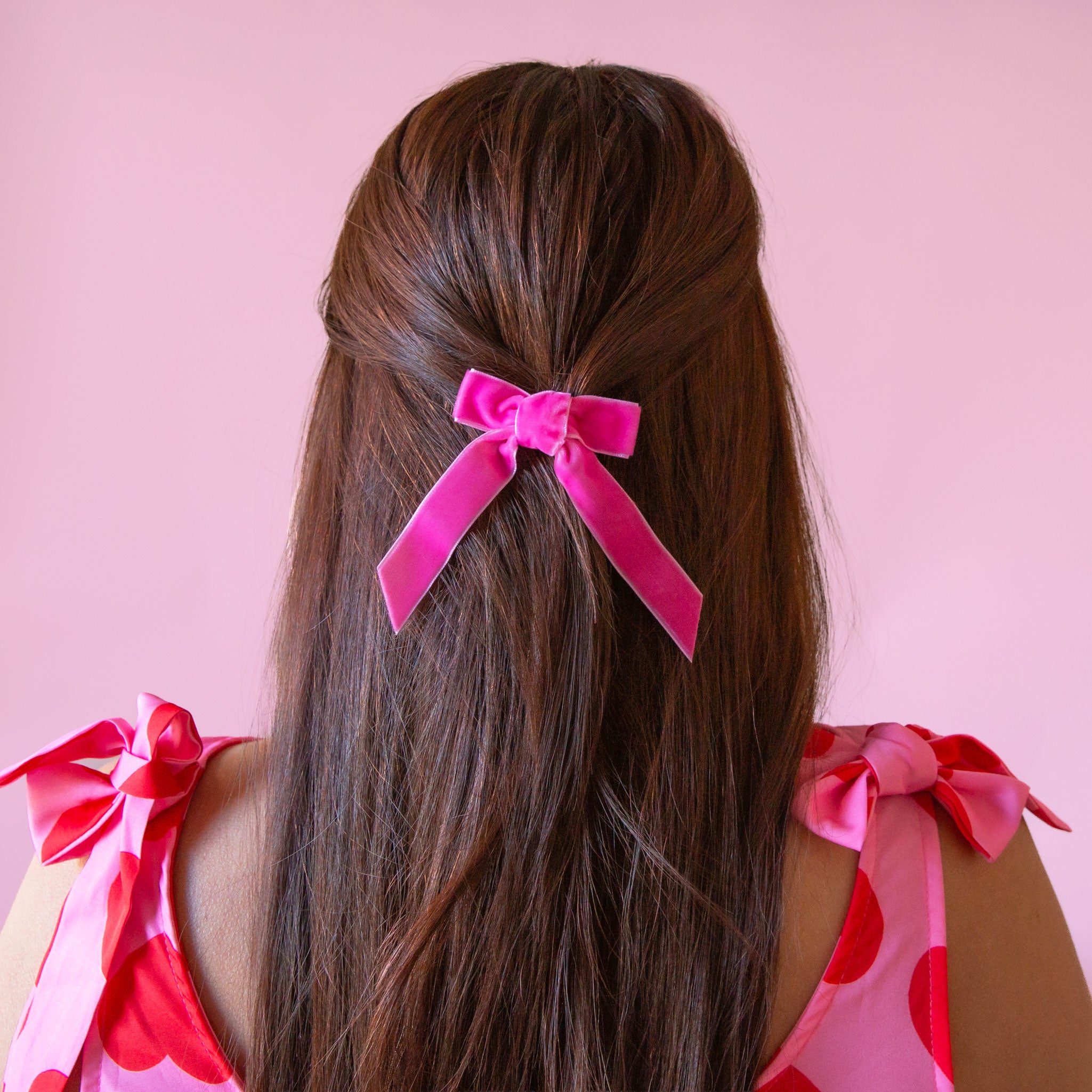 A pink set of hair bows. 
