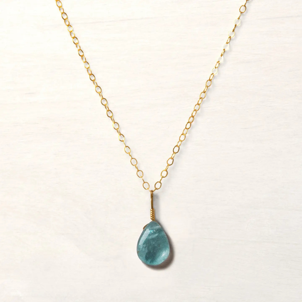 an aquamarine pendant necklace