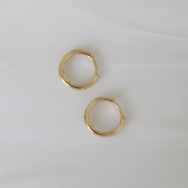 Simple gold hoop earrings.