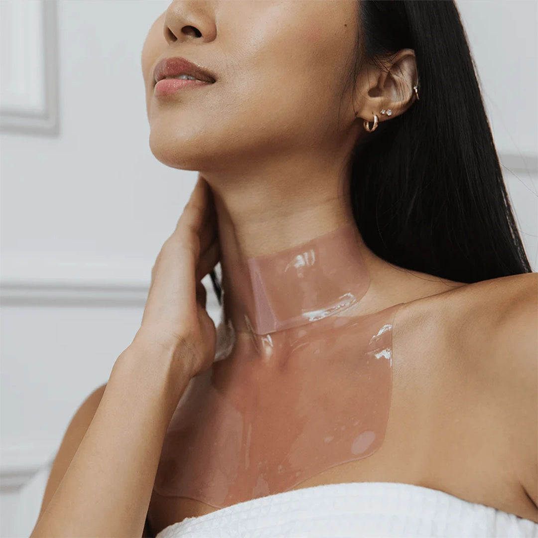 A model wearing the jelly neck mask. 